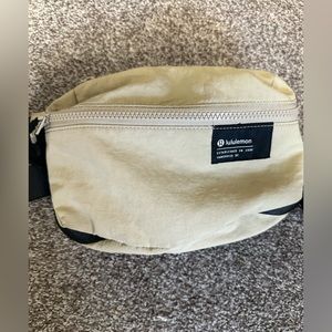 Lululemon Clean Lines Belt Bag 2L Like New